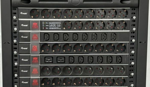 Equip 19 Steckdosenleiste 8xSchuko+Switch->St.90° si. Alu.