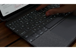 LGN Logitech Combo Touch iPad (2022) Grey US Layout