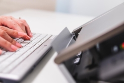BakkerElkhuizen Laptop Stand Ergo-Q330 Circular retail