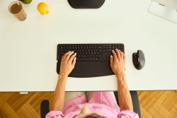 Contour Balance Keyboard Full-Size wrist rest schwarz