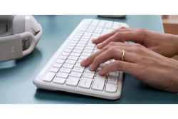 Logitech Wireless Keyboard K950 Signature Slim off-white