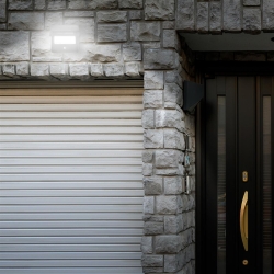 Avide LED-Flutlicht Akku und Solarfunktion 700lm PIR-Sensor