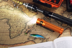 OLIGHT Taschenlampe Baton 4 PRO Orange