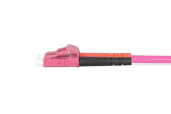DIGITUS LWL Patchkabel LC -> SC 1.00m Multimode Duplex...