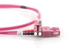 DIGITUS LWL Patchkabel LC -> SC 10.00m Multimode Duplex OM4