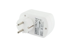 Schwaiger Ladegerät mit Steckdose 2xUSB 230V 3400mA Weiß