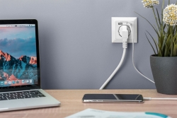 DIGITUS Unterputz Steckdose 250V + 2 x USB A, weiß