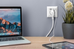 DIGITUS Unterputz Steckdose 250V + 2 x USB A, weiß
