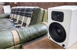 Wavemaster TWO NEO 2.0 Bluetooth soft white retail
