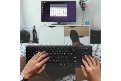 Logilink Tastatur Wireless mit Touchpad, 2,4 GHz, schwarz