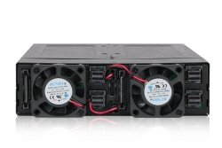 IcyDock 4x M.2 NVMe to 4x MiniSAS HD in 1x 5.25 bay mob rac