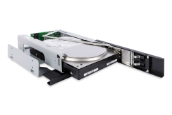 We-Ra. IcyDock 1x 3.5 SATA in 1x 5.25 bay mobile rack fanl