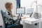 DIGITUS Schreibtisch 120x60 elektr.,USB-Lade.+Schublade weiß (Speditionsversand)