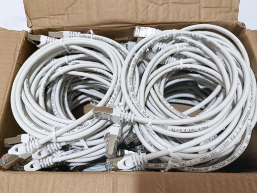 Equip Patchkabel Cat6 40x S/FTP 2xRJ45 1.00m weiß LSZH