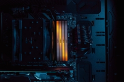 DDR4 32GB PC 3600 CL16 Kingston KIT (2x16GB) FURY Reneg.RGB retail